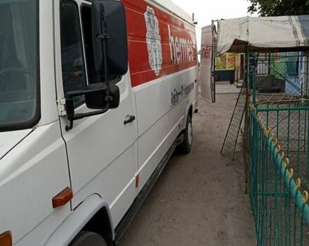 Білий Мерседес Варіо, об'ємом двигуна 4.2 л та пробігом 3 тис. км за 13000 $, фото 1 на Automoto.ua