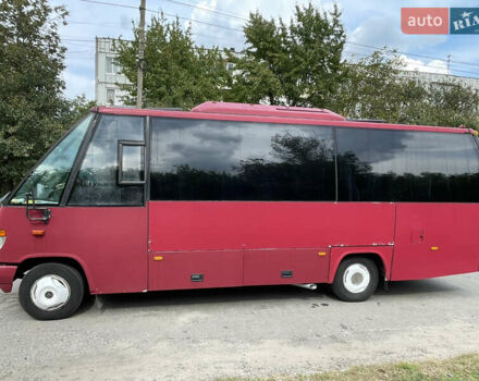 Красный Мерседес Варио, объемом двигателя 4.2 л и пробегом 467 тыс. км за 17500 $, фото 12 на Automoto.ua