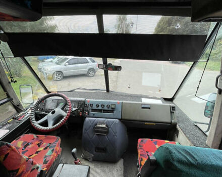 Красный Мерседес Варио, объемом двигателя 4.2 л и пробегом 467 тыс. км за 17500 $, фото 3 на Automoto.ua