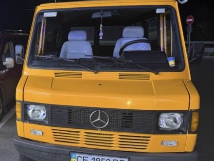 Красный Мерседес Варио, объемом двигателя 2.3 л и пробегом 1000 тыс. км за 3100 $, фото 1 на Automoto.ua