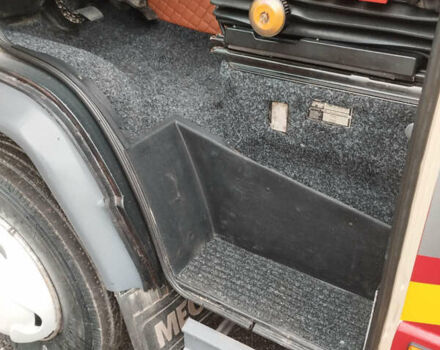 Мерседес Варіо, об'ємом двигуна 4.3 л та пробігом 1 тис. км за 18700 $, фото 5 на Automoto.ua