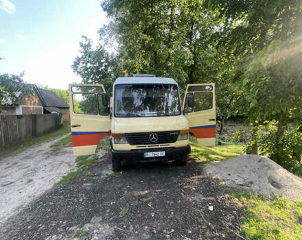 Мерседес Варіо 2001 у Лубнах на Automoto.ua Жовтий Мерседес Варіо, об'ємом двигуна 4.25 л та пробігом 584 тис. км за 13700 $, фото 4 на Automoto.ua