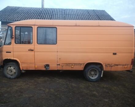 Жовтий Мерседес Варіо, об'ємом двигуна 3.8 л та пробігом 100 тис. км за 2350 $, фото 1 на Automoto.ua