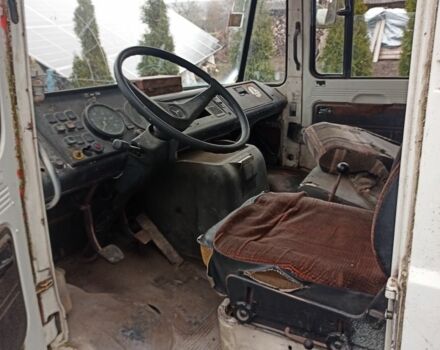 Жовтий Мерседес Варіо, об'ємом двигуна 3.8 л та пробігом 100 тис. км за 2350 $, фото 18 на Automoto.ua