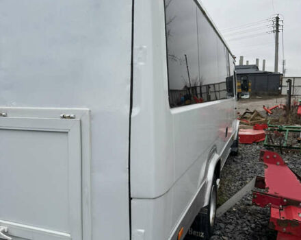 Серый Мерседес Варио, объемом двигателя 4.3 л и пробегом 200 тыс. км за 14000 $, фото 22 на Automoto.ua