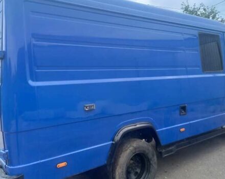 Синій Мерседес Варіо, об'ємом двигуна 4.2 л та пробігом 3 тис. км за 13000 $, фото 4 на Automoto.ua