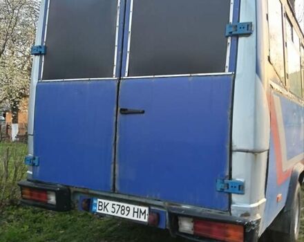 Синій Мерседес Варіо, об'ємом двигуна 4.7 л та пробігом 300 тис. км за 7000 $, фото 4 на Automoto.ua