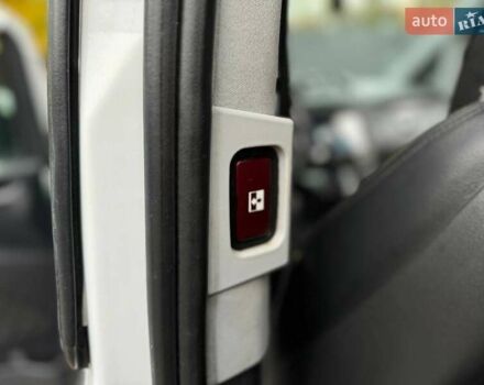 Білий Мерседес Віано, об'ємом двигуна 2.2 л та пробігом 419 тис. км за 15200 $, фото 10 на Automoto.ua