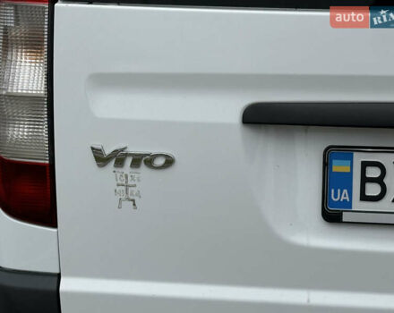 Белый Мерседес Виано, объемом двигателя 2.2 л и пробегом 293 тыс. км за 10700 $, фото 14 на Automoto.ua