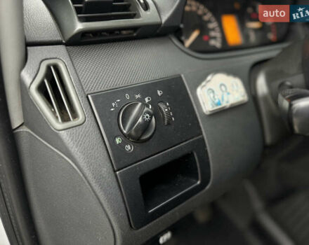 Белый Мерседес Виано, объемом двигателя 2.2 л и пробегом 293 тыс. км за 10700 $, фото 36 на Automoto.ua