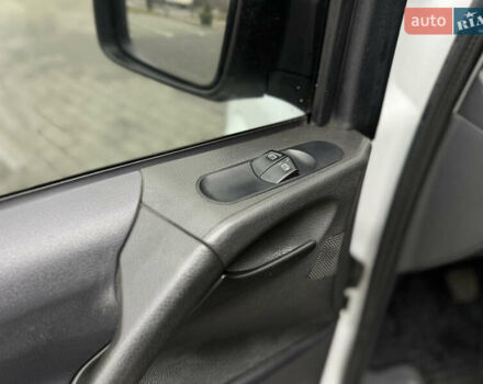 Белый Мерседес Виано, объемом двигателя 2.2 л и пробегом 293 тыс. км за 10700 $, фото 34 на Automoto.ua