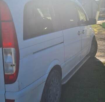 Белый Мерседес Виано, объемом двигателя 2.2 л и пробегом 206 тыс. км за 23182 $, фото 2 на Automoto.ua