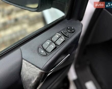 Білий Мерседес Віано, об'ємом двигуна 2.2 л та пробігом 419 тис. км за 15200 $, фото 19 на Automoto.ua