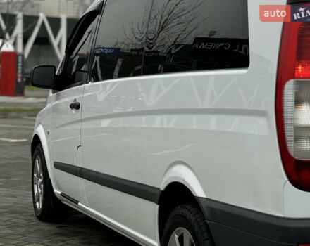 Белый Мерседес Виано, объемом двигателя 2.2 л и пробегом 293 тыс. км за 10700 $, фото 10 на Automoto.ua