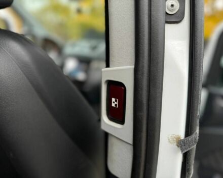 Білий Мерседес Віано, об'ємом двигуна 2.1 л та пробігом 411 тис. км за 15200 $, фото 4 на Automoto.ua