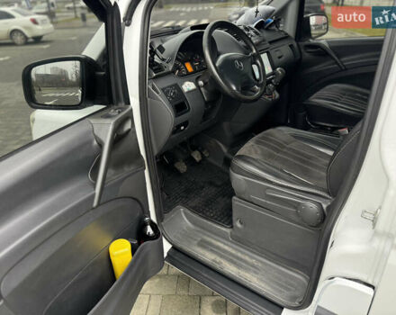 Белый Мерседес Виано, объемом двигателя 2.2 л и пробегом 293 тыс. км за 10700 $, фото 33 на Automoto.ua