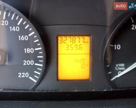 Белый Мерседес Виано, объемом двигателя 2.14 л и пробегом 329 тыс. км за 12500 $, фото 3 на Automoto.ua