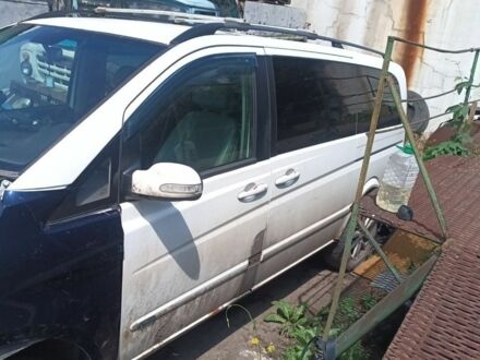 Білий Мерседес Віано, об'ємом двигуна 2 л та пробігом 300 тис. км за 3642 $, фото 1 на Automoto.ua