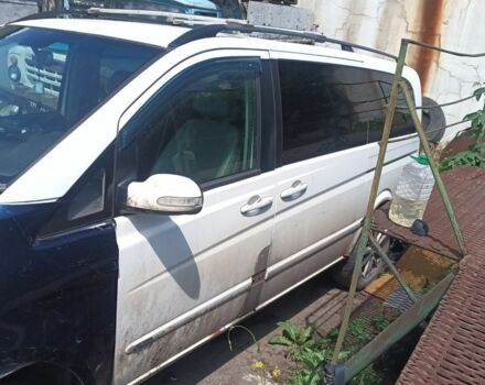 Білий Мерседес Віано, об'ємом двигуна 2 л та пробігом 300 тис. км за 3642 $, фото 1 на Automoto.ua