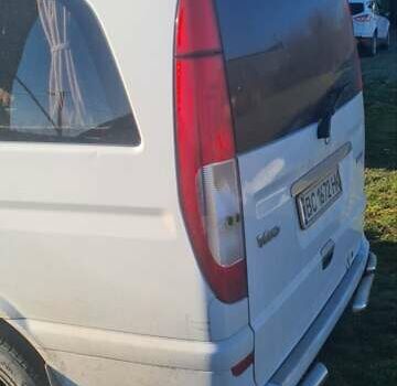 Белый Мерседес Виано, объемом двигателя 2.2 л и пробегом 206 тыс. км за 23182 $, фото 1 на Automoto.ua