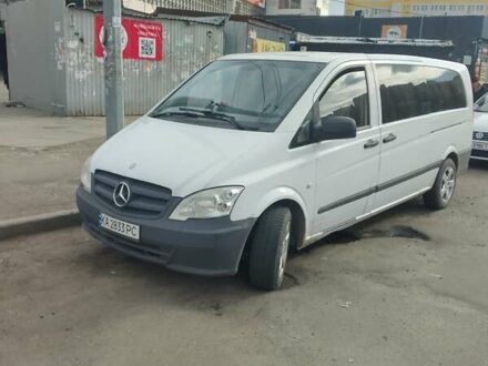 Белый Мерседес Виано, объемом двигателя 2.14 л и пробегом 329 тыс. км за 12500 $, фото 1 на Automoto.ua