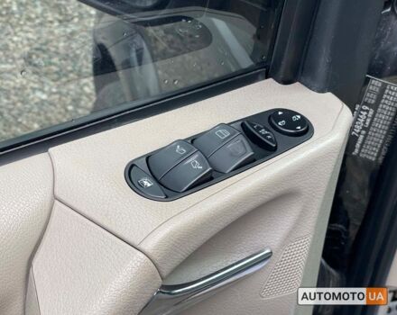 Черный Мерседес Виано, объемом двигателя 2.1 л и пробегом 308 тыс. км за 13499 $, фото 9 на Automoto.ua