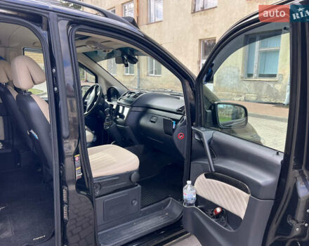 Черный Мерседес Виано, объемом двигателя 3.72 л и пробегом 332 тыс. км за 16500 $, фото 17 на Automoto.ua