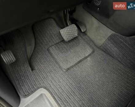 Черный Мерседес Виано, объемом двигателя 2.14 л и пробегом 286 тыс. км за 18700 $, фото 15 на Automoto.ua