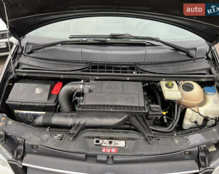 Чорний Мерседес Віано, об'ємом двигуна 2.14 л та пробігом 335 тис. км за 22200 $, фото 19 на Automoto.ua