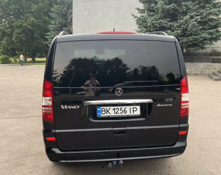 Черный Мерседес Виано, объемом двигателя 2.14 л и пробегом 302 тыс. км за 18700 $, фото 4 на Automoto.ua