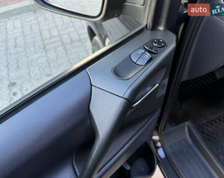 Черный Мерседес Виано, объемом двигателя 2.2 л и пробегом 306 тыс. км за 16500 $, фото 46 на Automoto.ua