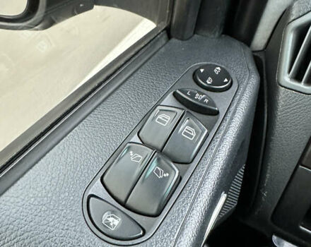 Мерседес Виано 2013 в Киеве на Automoto.ua Черный Мерседес Виано, объемом двигателя 3.5 л и пробегом 180 тыс. км за 18900 $, фото 57 на Automoto.ua