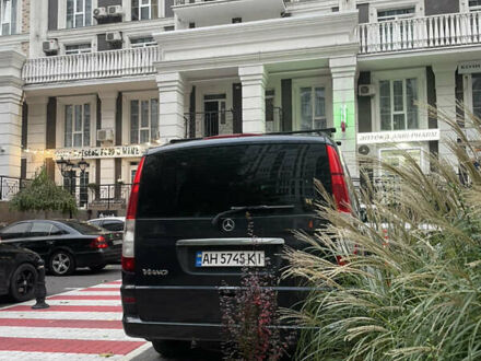 Черный Мерседес Виано, объемом двигателя 3.72 л и пробегом 475 тыс. км за 12000 $, фото 1 на Automoto.ua