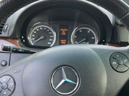 Черный Мерседес Виано, объемом двигателя 2.14 л и пробегом 206 тыс. км за 20000 $, фото 1 на Automoto.ua