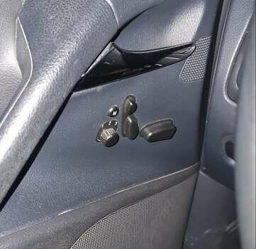 Красный Мерседес Виано, объемом двигателя 2.14 л и пробегом 222 тыс. км за 21500 $, фото 2 на Automoto.ua