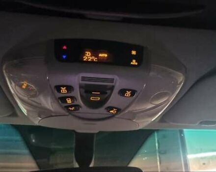 Красный Мерседес Виано, объемом двигателя 2.14 л и пробегом 222 тыс. км за 21500 $, фото 5 на Automoto.ua