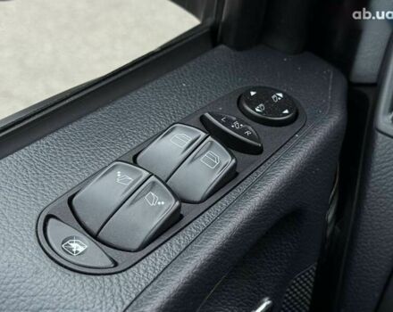 Мерседес Віано, об'ємом двигуна 2.1 л та пробігом 238 тис. км за 21500 $, фото 26 на Automoto.ua