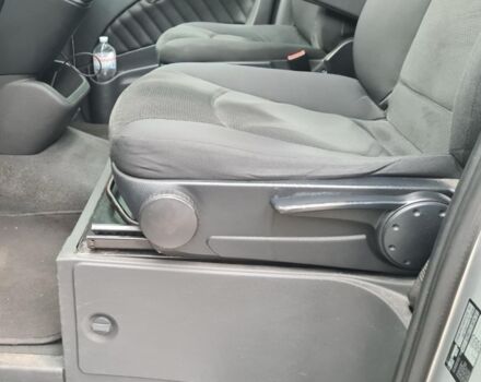 Сірий Мерседес Виано пас., об'ємом двигуна 2.2 л та пробігом 303 тис. км за 12690 $, фото 21 на Automoto.ua