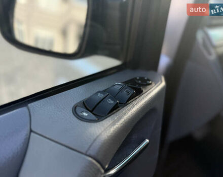 Серый Мерседес Виано, объемом двигателя 2.15 л и пробегом 442 тыс. км за 9500 $, фото 21 на Automoto.ua