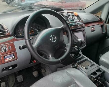 Серый Мерседес Виано, объемом двигателя 2.2 л и пробегом 530 тыс. км за 8000 $, фото 3 на Automoto.ua