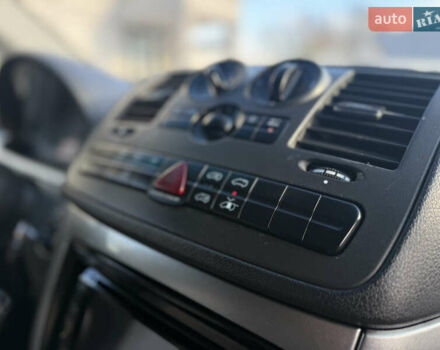 Серый Мерседес Виано, объемом двигателя 2.15 л и пробегом 442 тыс. км за 9500 $, фото 29 на Automoto.ua