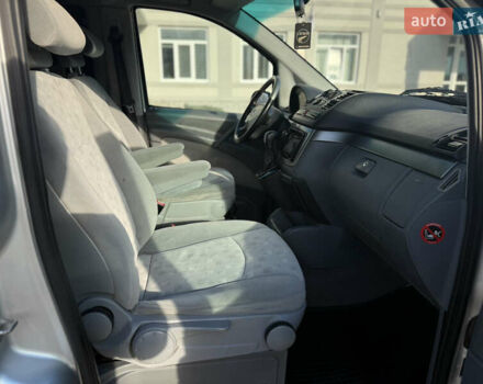 Серый Мерседес Виано, объемом двигателя 2.15 л и пробегом 442 тыс. км за 9500 $, фото 27 на Automoto.ua