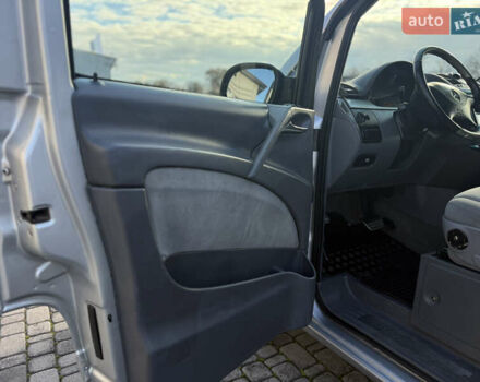 Серый Мерседес Виано, объемом двигателя 2.15 л и пробегом 442 тыс. км за 9500 $, фото 20 на Automoto.ua