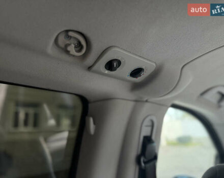 Серый Мерседес Виано, объемом двигателя 2.15 л и пробегом 442 тыс. км за 9500 $, фото 38 на Automoto.ua