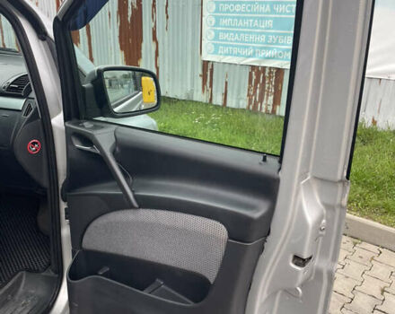 Сірий Мерседес Віано, об'ємом двигуна 2.14 л та пробігом 397 тис. км за 17500 $, фото 24 на Automoto.ua