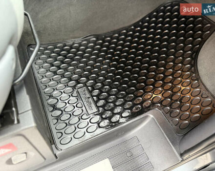 Серый Мерседес Виано, объемом двигателя 3 л и пробегом 279 тыс. км за 22500 $, фото 21 на Automoto.ua