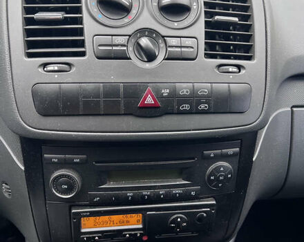 Серый Мерседес Виано, объемом двигателя 2.14 л и пробегом 206 тыс. км за 11900 $, фото 4 на Automoto.ua