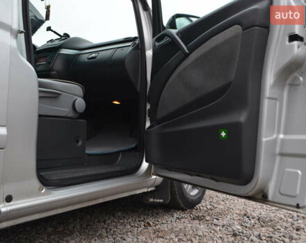 Серый Мерседес Виано, объемом двигателя 3.5 л и пробегом 302 тыс. км за 14300 $, фото 16 на Automoto.ua