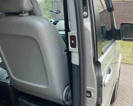 Серый Мерседес Виано, объемом двигателя 3.5 л и пробегом 305 тыс. км за 15700 $, фото 1 на Automoto.ua