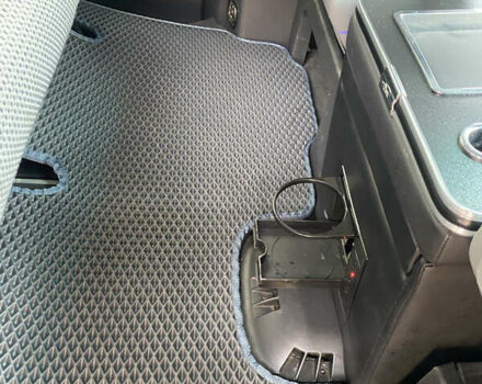 Серый Мерседес Виано, объемом двигателя 3.5 л и пробегом 305 тыс. км за 15700 $, фото 3 на Automoto.ua